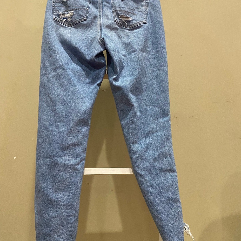 American Eagle Curvy Mom Jeans Size 4 Light Wash Distressed High Rise-242 - Picture 6 of 10